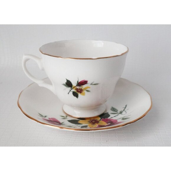 Vintage Queen Anne Tea Cup Saucer Floral Fine Bone China England Teacup - Picture 2 of 5